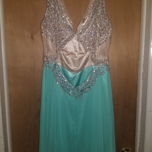 Dress - Picture 3 of 8